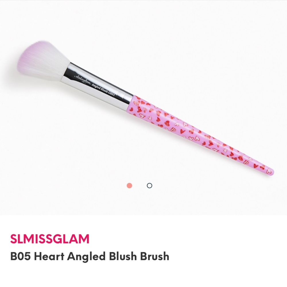 NWT Ipsy SwissGlam B05 Heart Angled Blush Brush